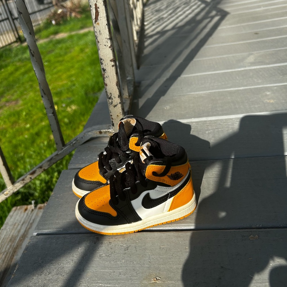 Kids' Nike High-Top Sneakers - Black, Yellow, and White